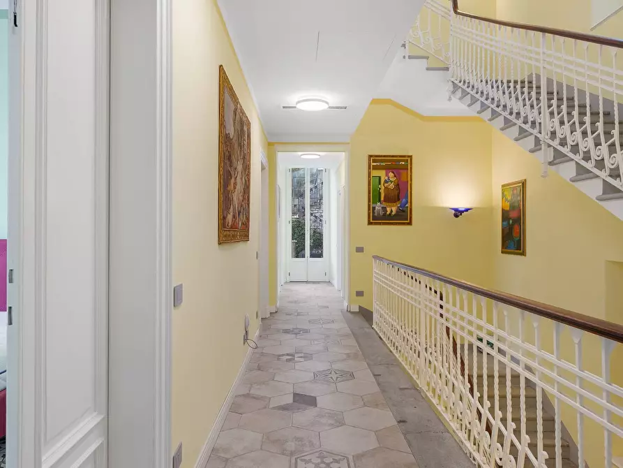 Immagine 21 di Villa in vendita  in via Milano a Argegno