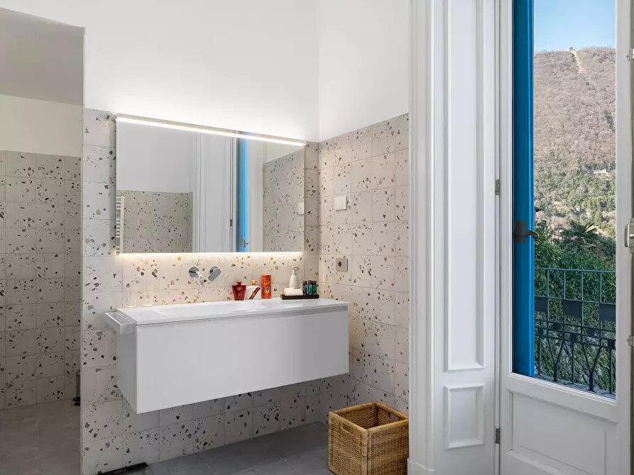 Immagine 22 di Villa in vendita  in via Milano a Argegno