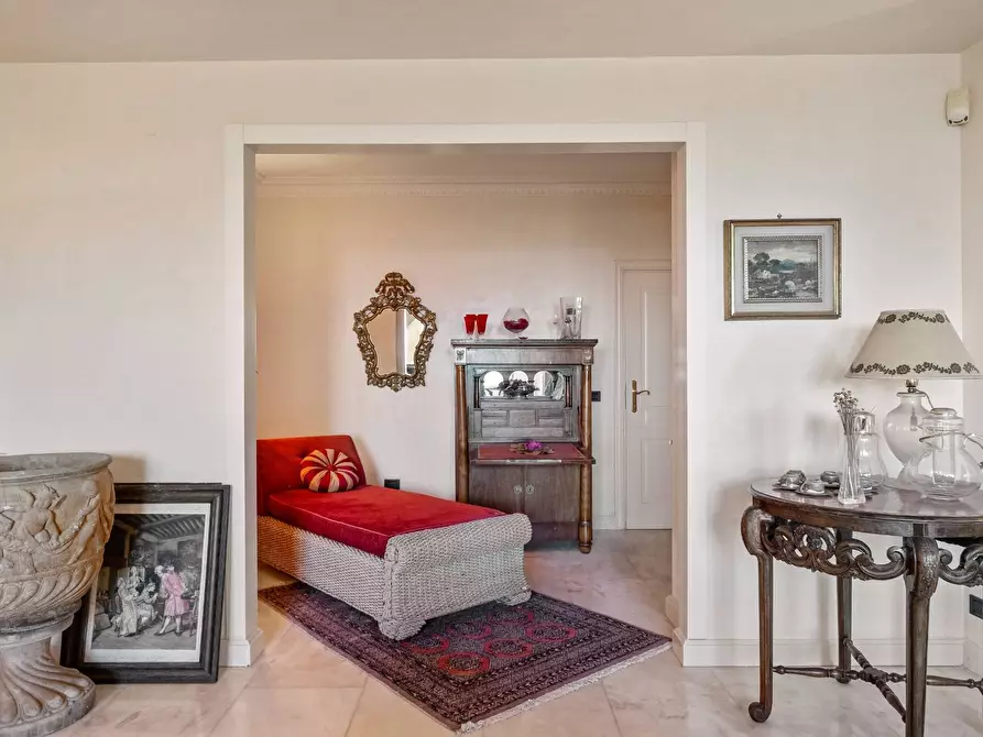 Immagine 6 di Villa in vendita  in Corso Marconi a San Remo