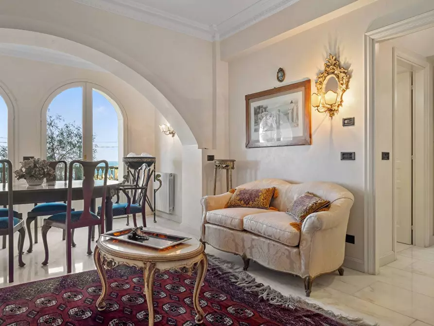 Immagine 7 di Villa in vendita  in Corso Marconi a San Remo