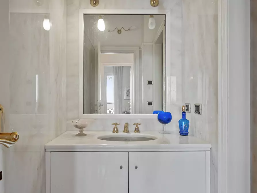 Immagine 16 di Villa in vendita  in Corso Marconi a San Remo