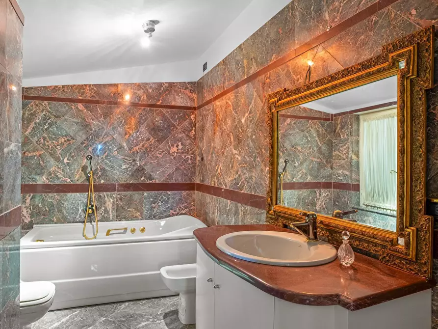 Immagine 23 di Villa in vendita  in Corso Marconi a San Remo