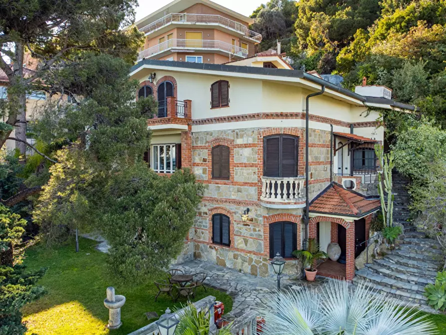 Immagine 24 di Villa in vendita  in Corso Marconi a San Remo