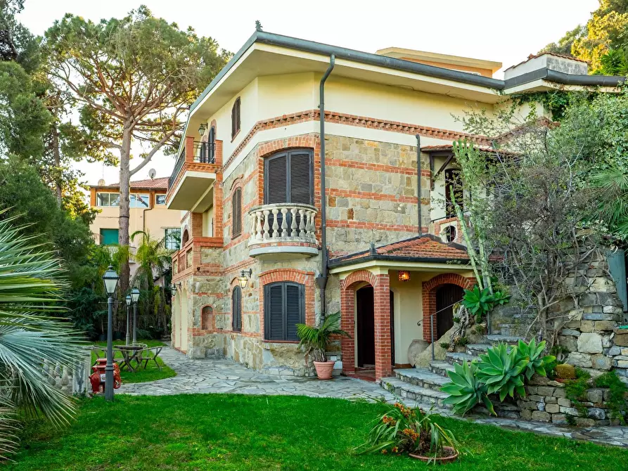 Immagine 26 di Villa in vendita  in Corso Marconi a San Remo