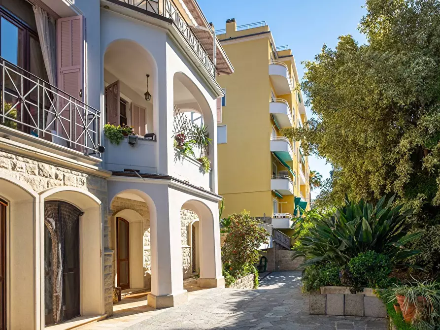 Immagine 7 di Villa in vendita  in via Romana a Bordighera