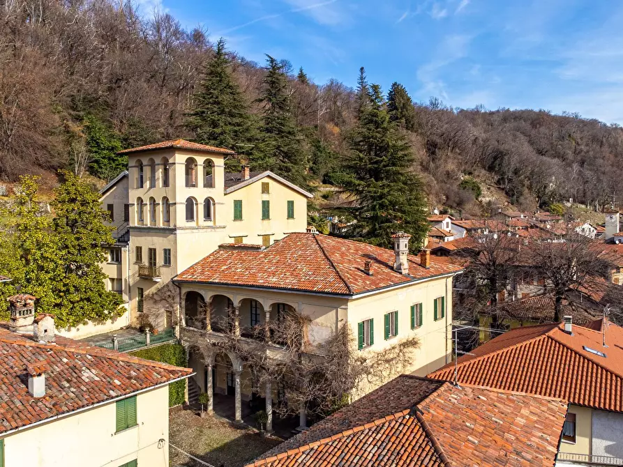 Immagine 1 di Villa in vendita  in via Mazzini a Castello Cabiaglio