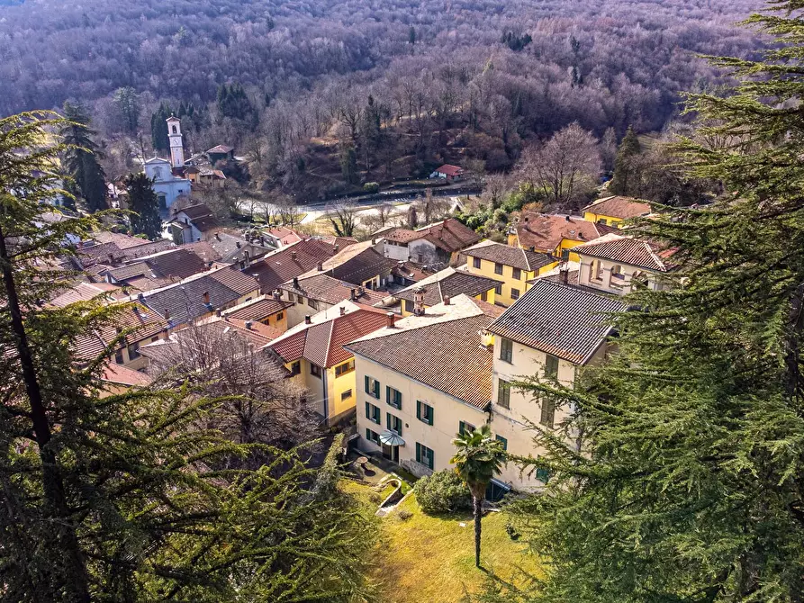 Immagine 3 di Villa in vendita  in via Mazzini a Castello Cabiaglio