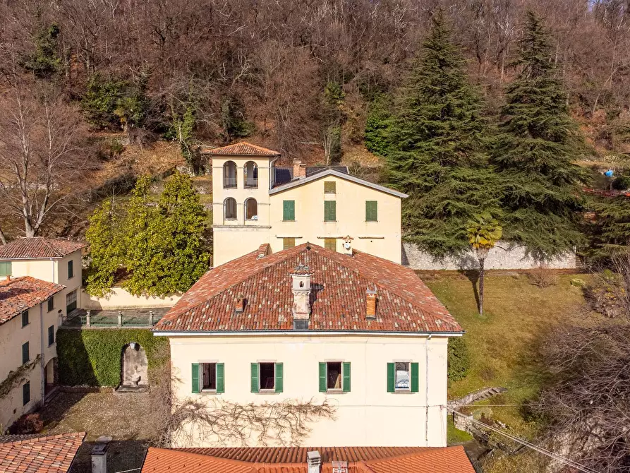 Immagine 5 di Villa in vendita  in via Mazzini a Castello Cabiaglio