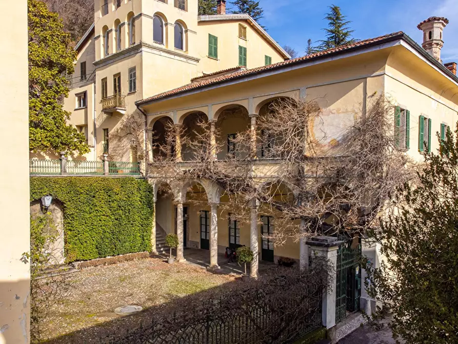 Immagine 7 di Villa in vendita  in via Mazzini a Castello Cabiaglio