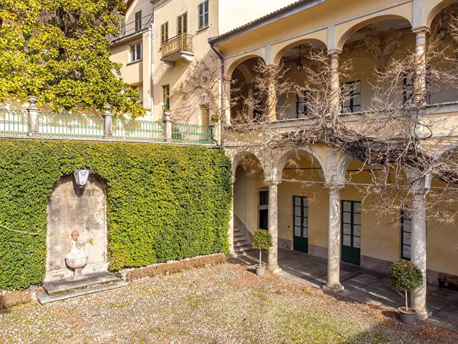 Immagine 8 di Villa in vendita  in via Mazzini a Castello Cabiaglio