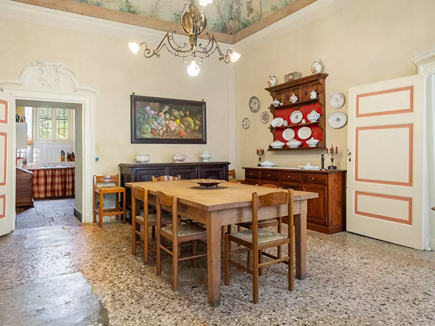 Immagine 9 di Villa in vendita  in via Mazzini a Castello Cabiaglio