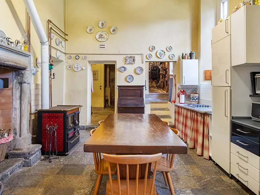 Immagine 16 di Villa in vendita  in via Mazzini a Castello Cabiaglio