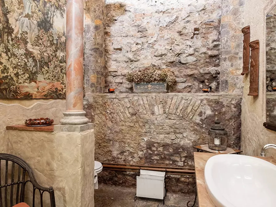 Immagine 19 di Villa in vendita  in via Mazzini a Castello Cabiaglio