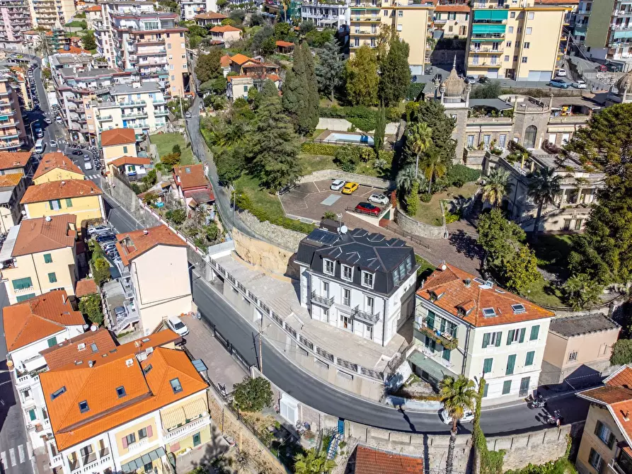 Immagine 4 di Villa in vendita  in via G. Borea a San Remo