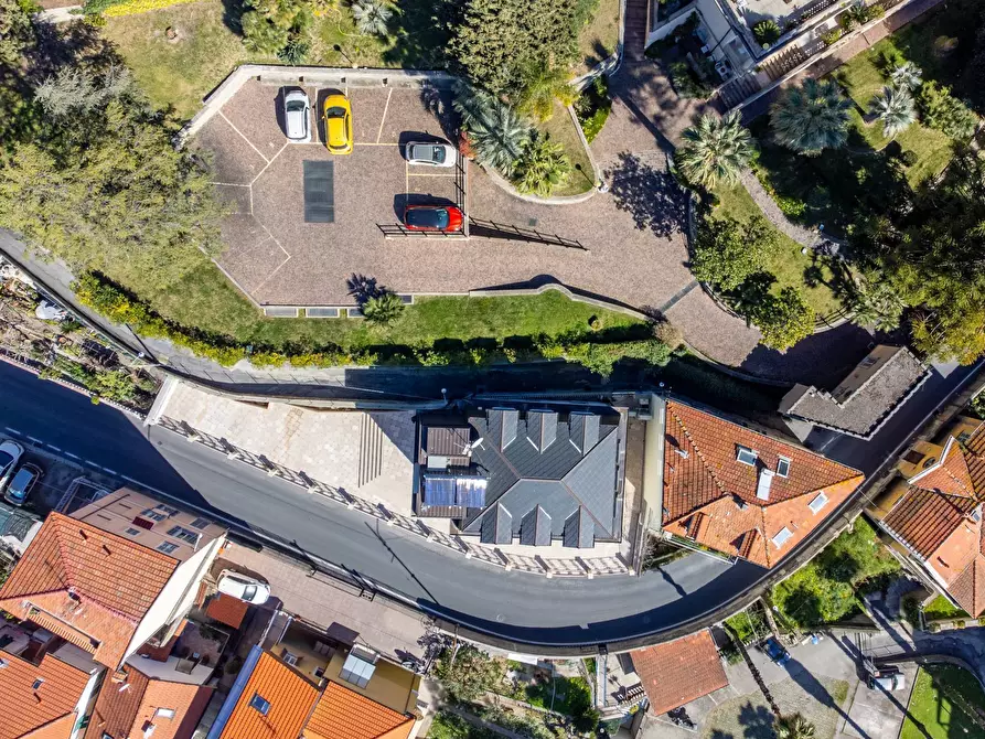 Immagine 5 di Villa in vendita  in via G. Borea a San Remo