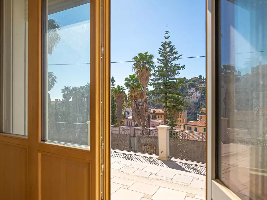 Immagine 12 di Villa in vendita  in via G. Borea a San Remo