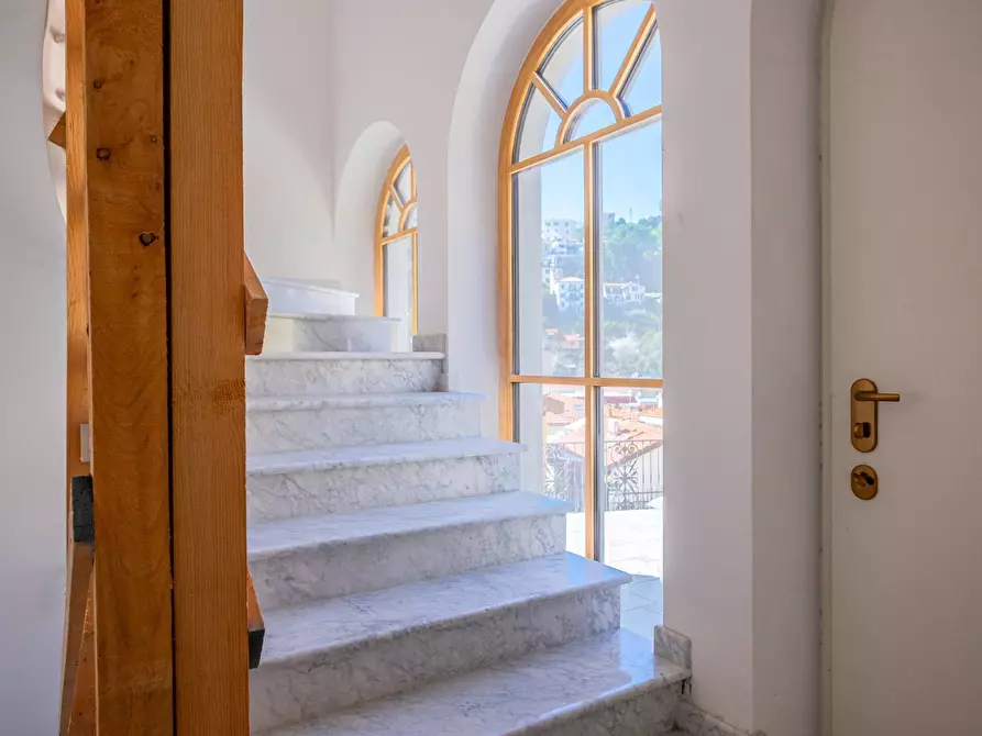 Immagine 13 di Villa in vendita  in via G. Borea a San Remo