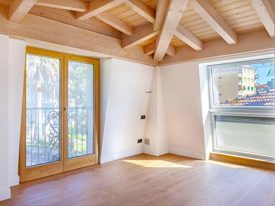 Immagine 29 di Villa in vendita  in via G. Borea a San Remo