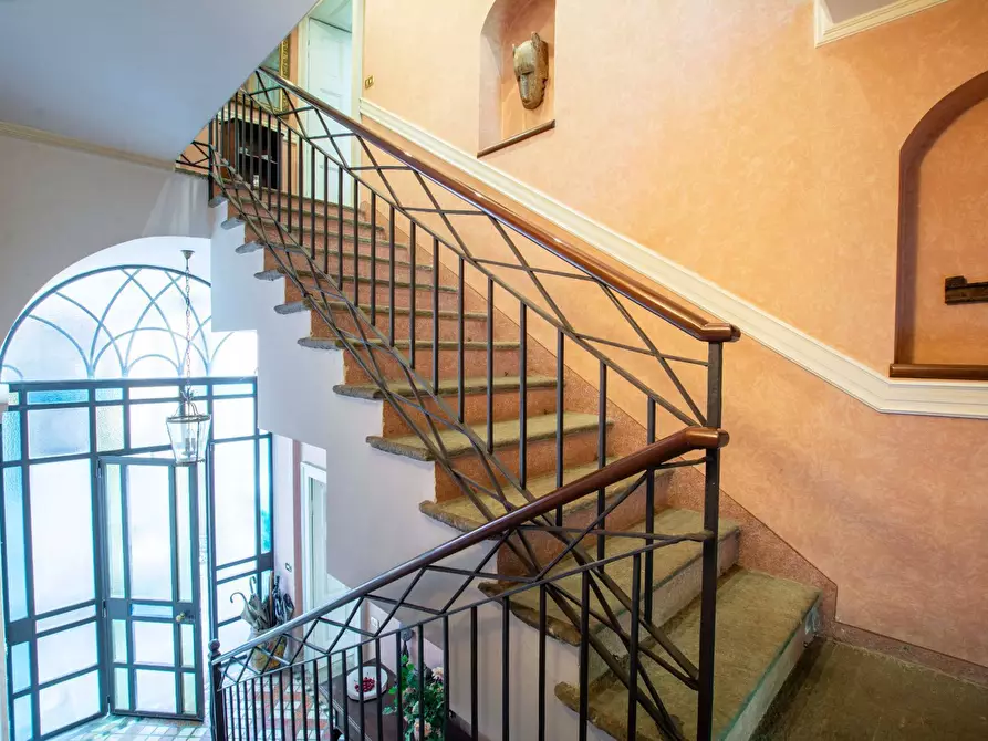 Immagine 12 di Villa in vendita  in Via Luigi Cadorna a Albese Con Cassano