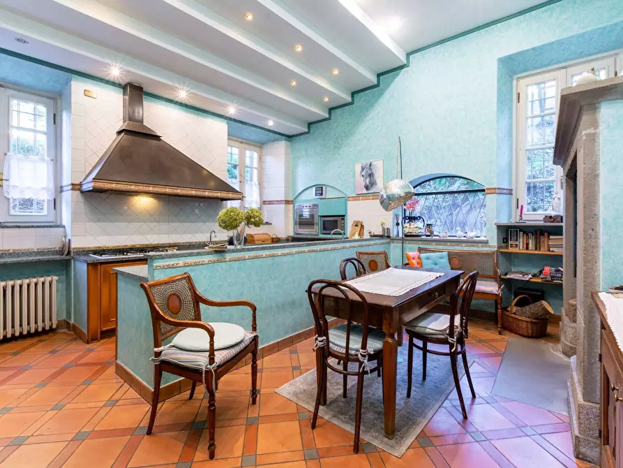 Immagine 19 di Villa in vendita  in Via Luigi Cadorna a Albese Con Cassano