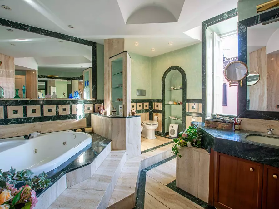 Immagine 27 di Villa in vendita  in Via Luigi Cadorna a Albese Con Cassano