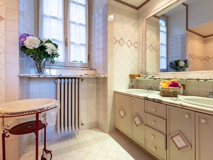 Immagine 28 di Villa in vendita  in Via Luigi Cadorna a Albese Con Cassano