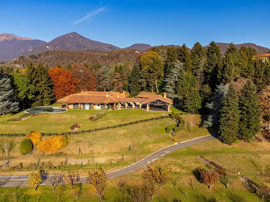 Immagine 5 di Villa in vendita  in VIA PER ERBA a Eupilio