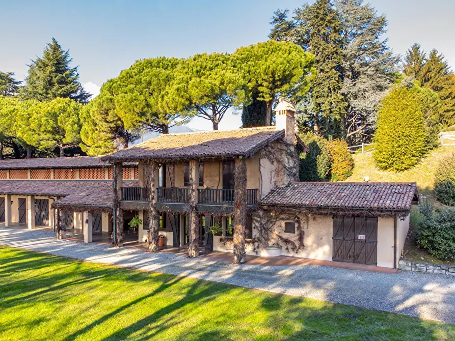 Immagine 7 di Villa in vendita  in VIA PER ERBA a Eupilio