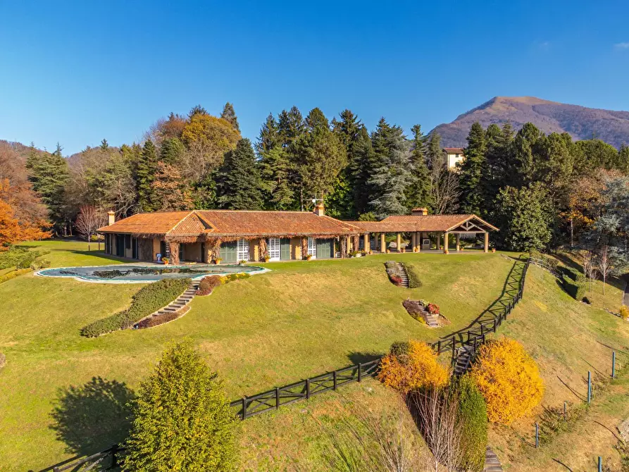 Immagine 14 di Villa in vendita  in VIA PER ERBA a Eupilio