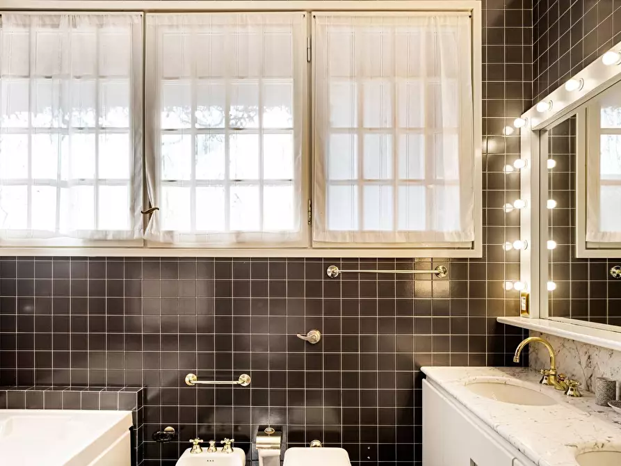 Immagine 27 di Villa in vendita  in VIA PER ERBA a Eupilio