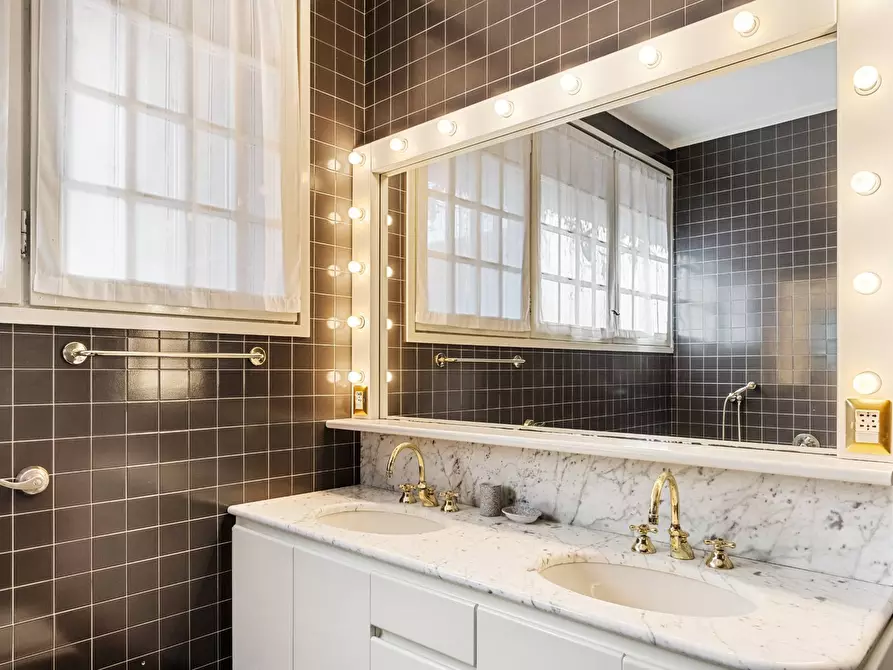 Immagine 28 di Villa in vendita  in VIA PER ERBA a Eupilio