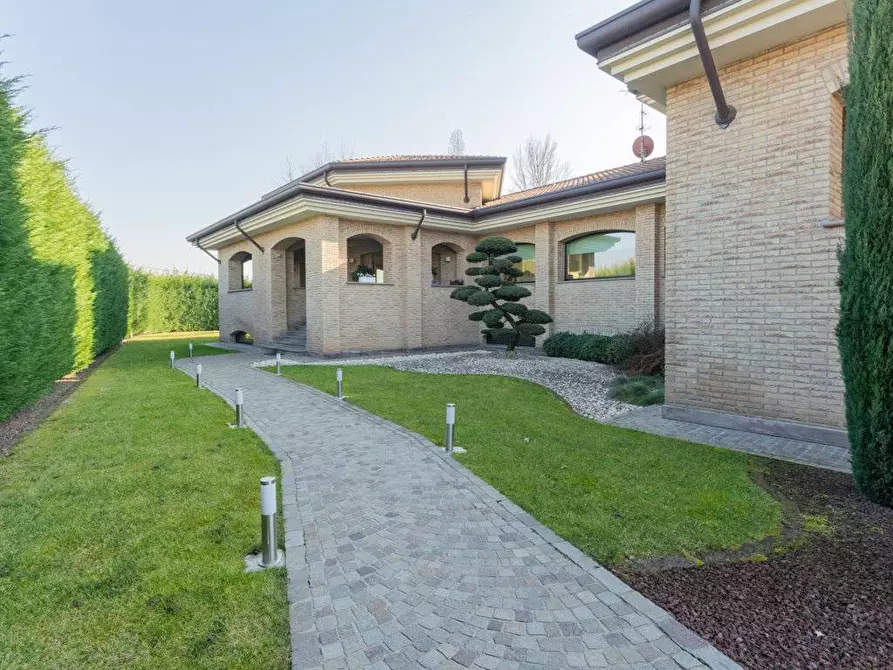 Immagine 9 di Villa in vendita  in via S.francesco a Mezzago