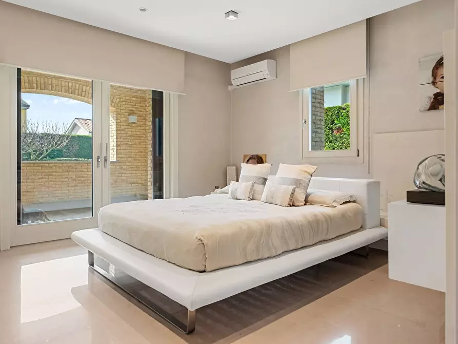 Immagine 27 di Villa in vendita  in via S.francesco a Mezzago