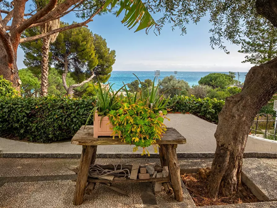 Immagine 20 di Villa in vendita  in via Padre Giovanni Semeria a San Remo