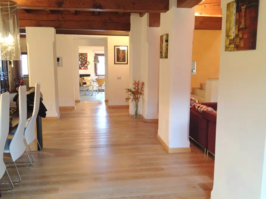 Immagine 2 di Appartamento in vendita  a Mantova