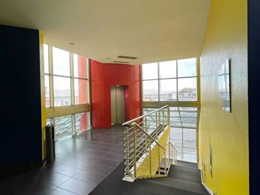 Immagine 15 di Locale commerciale in vendita  a Mantova