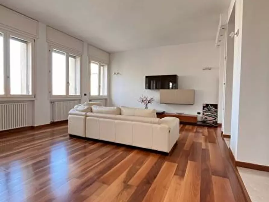 Immagine 2 di Appartamento in vendita  a Mantova