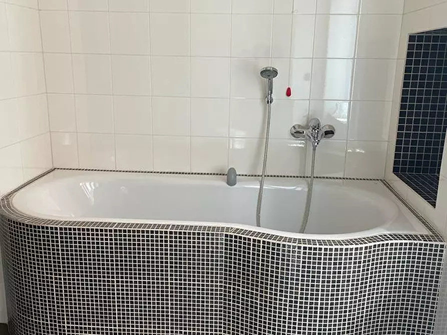 Immagine 19 di Appartamento in vendita  a Mantova