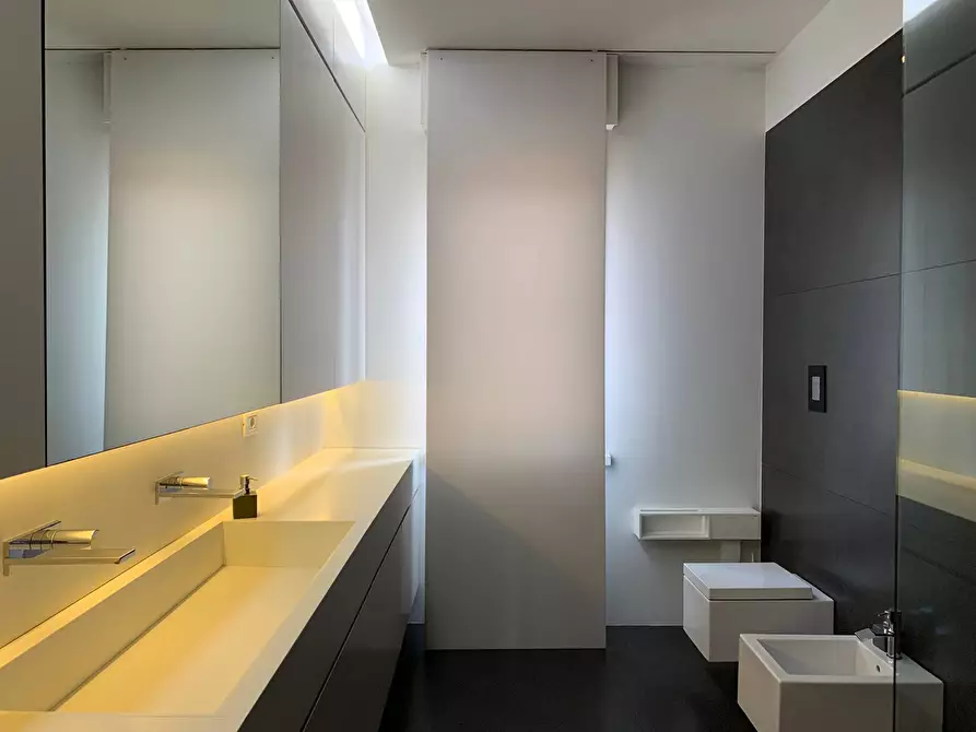 Immagine 18 di Appartamento in vendita  a Mantova