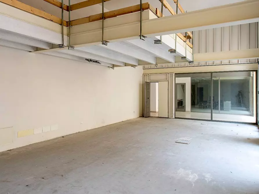 Immagine 4 di Ufficio in vendita  a Mantova