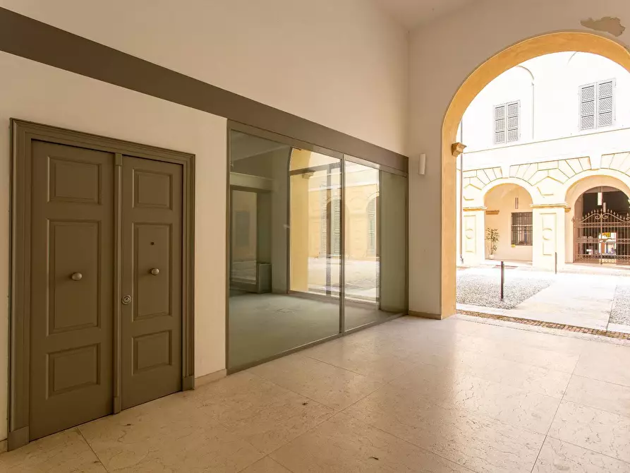 Immagine 8 di Ufficio in vendita  a Mantova
