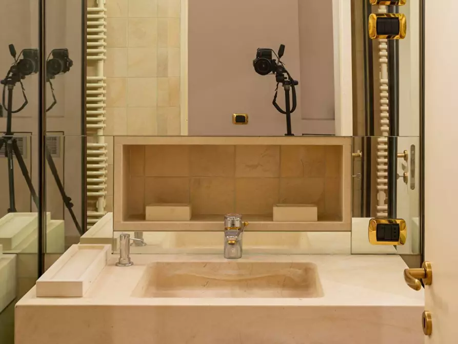 Immagine 16 di Appartamento in vendita  a Mantova