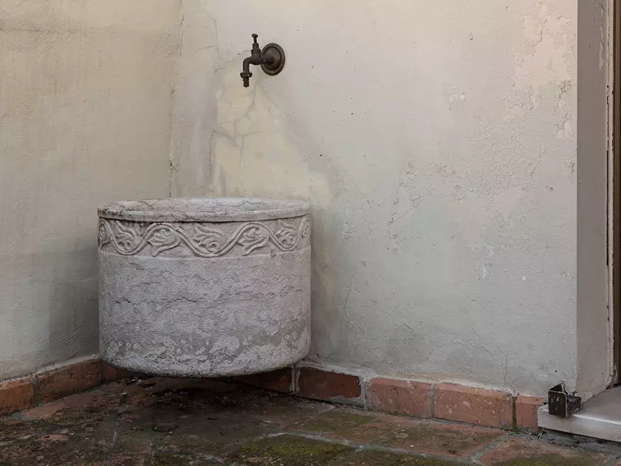 Immagine 9 di Appartamento in vendita  a Mantova