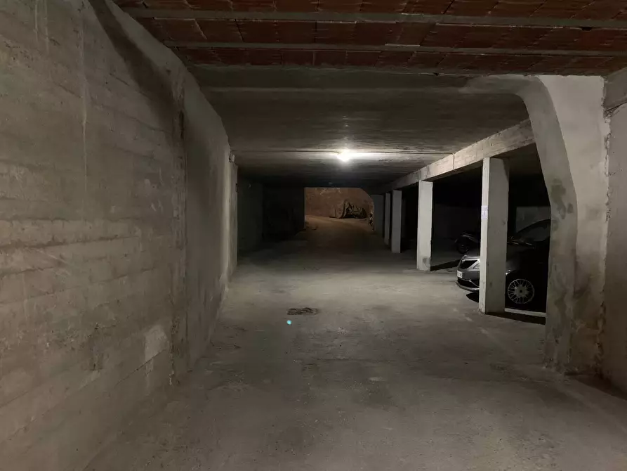 Immagine 3 di Box auto in vendita  a Mantova