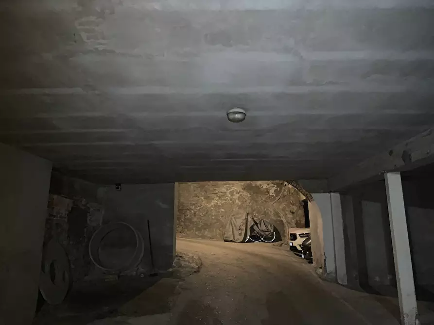 Immagine 4 di Box auto in vendita  a Mantova