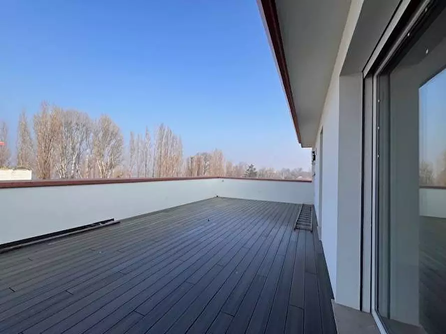 Immagine 2 di Attico in vendita  a Mantova