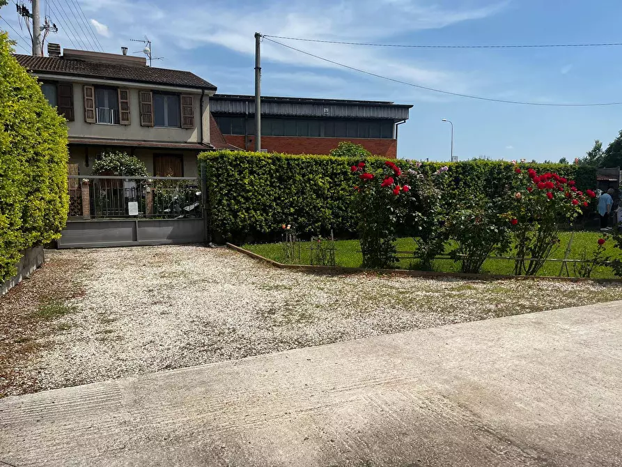 Immagine 1 di Casa indipendente in vendita  a Porto Mantovano