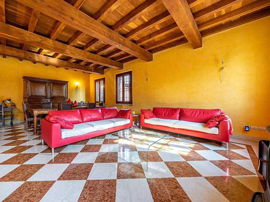 Immagine 18 di Villa in vendita  a Curtatone