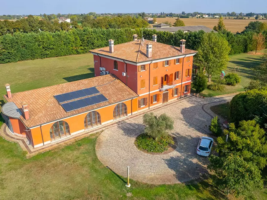 Immagine 1 di Villa in vendita  a Curtatone