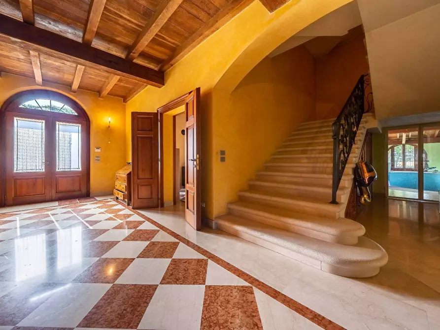 Immagine 16 di Villa in vendita  a Curtatone